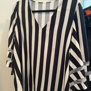 Black/White strip flowey blouse